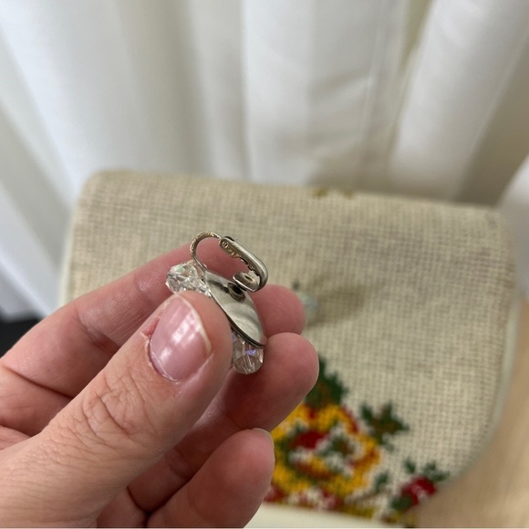 Vintage iridescent beaded clip on earrings - Picture 4 of 9